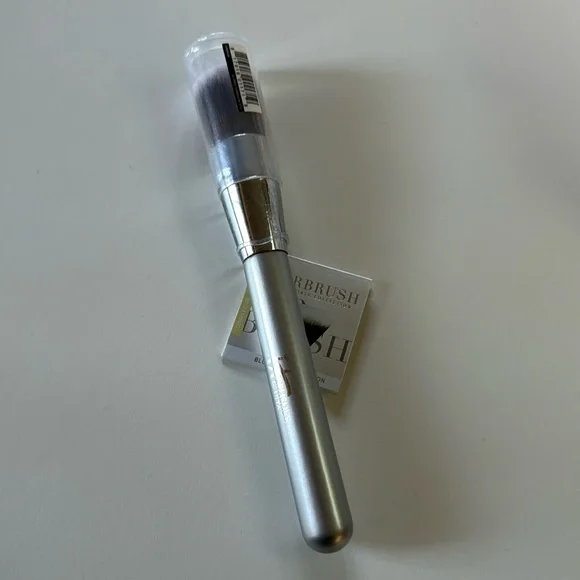 NWT It Cosmetics Blurring Foundation #101 Brush - Picture 2 of 5